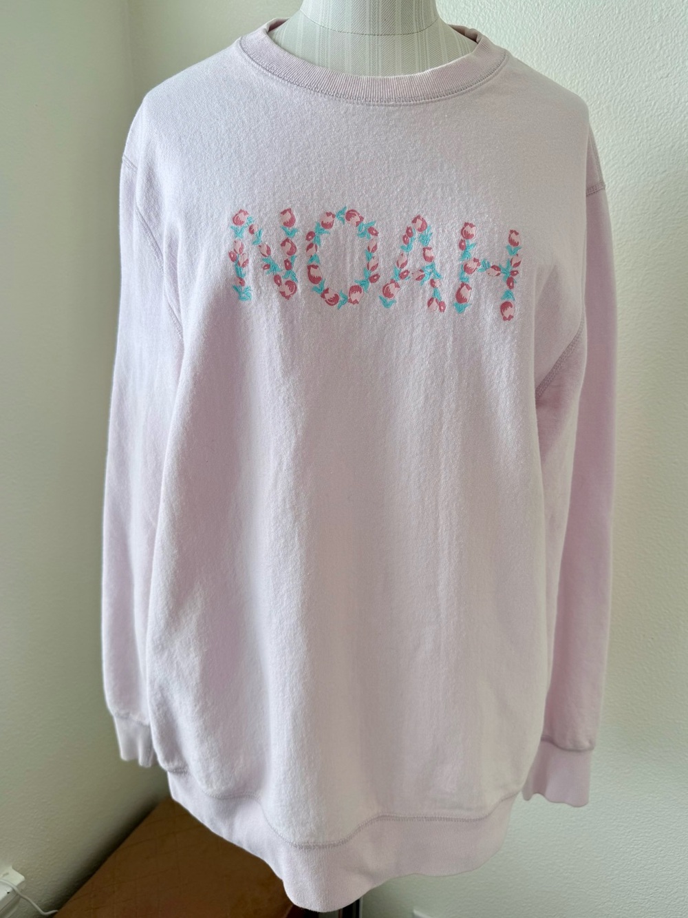 NOAH Tulip Graphic Crewneck Sweatshirt Pink Orchid Cotton Made in Canada-Medium